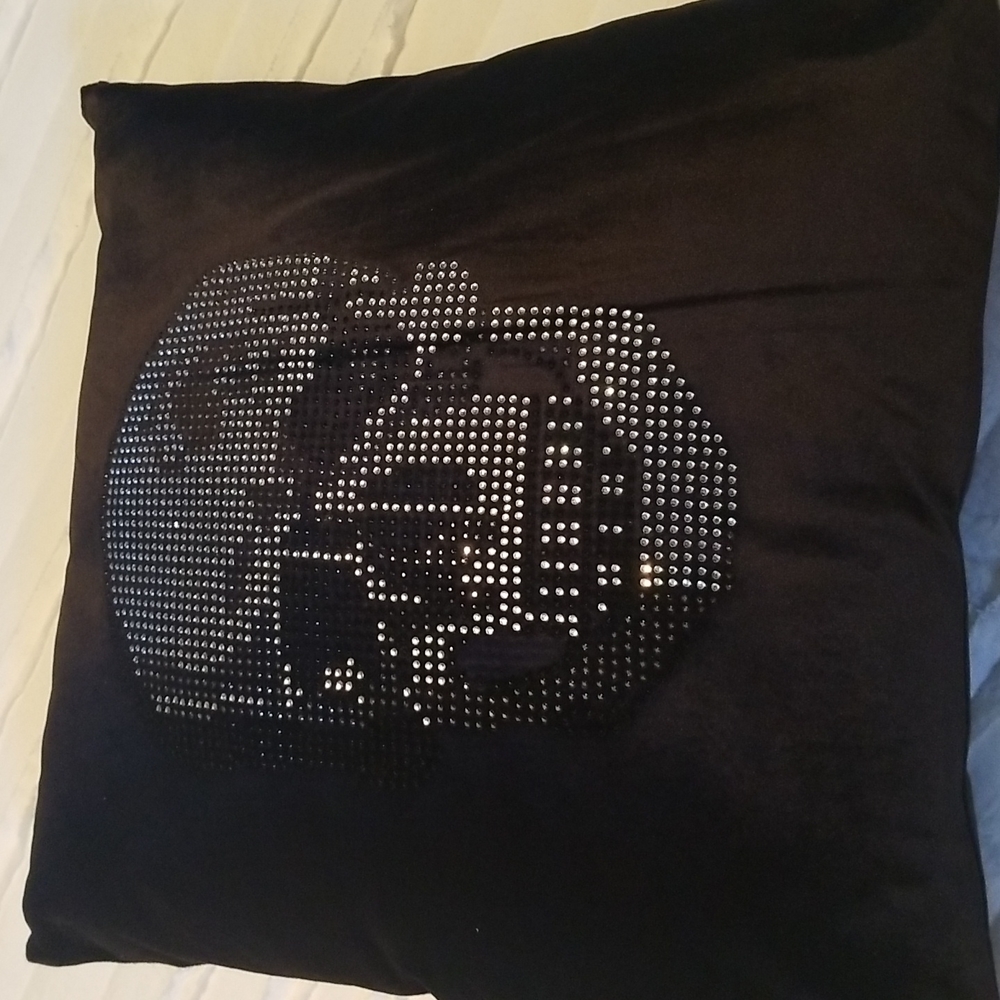 GILI by Jill Martin 18 x 18 pillow.